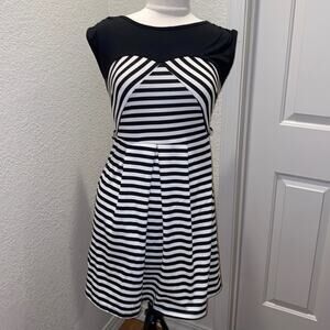 Papaya Black & White Striped Fit & Flare Sleeveless Boat Neck Dress Sz M